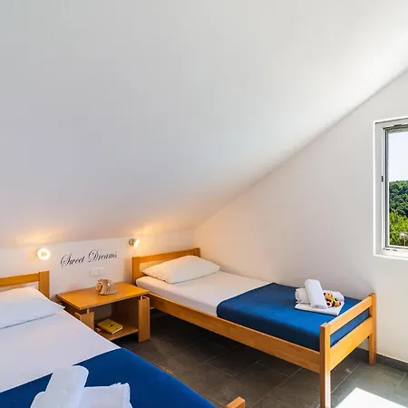 Apartment Amazing In With Wifi Milna (Brac)