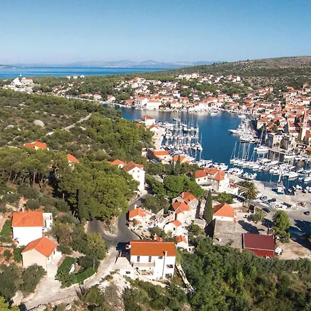 Apartman Amazing In With Wifi Milna