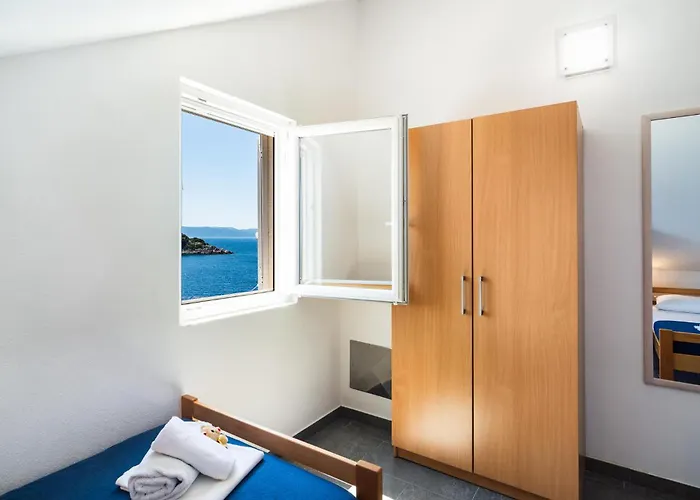 Amazing In With Wifi Apartman Milna