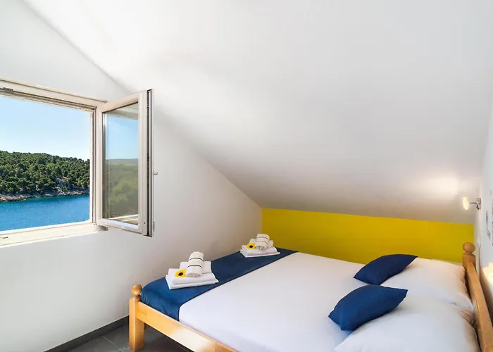 Amazing In With Wifi Apartman Milna